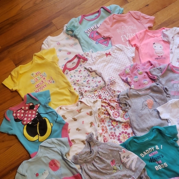 Bundle of 37 babygirl onesies, size 0-3MO - Picture 3 of 8
